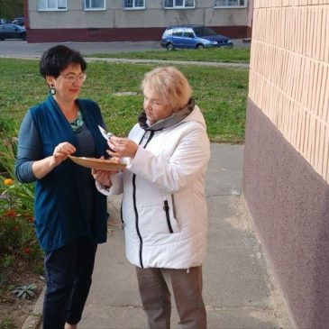 Уличная акция «Поздравляем мам!»